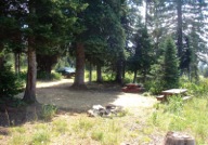 The Head O'Boulder Campground is a small, rustic site, but very convenient to the trailhead.